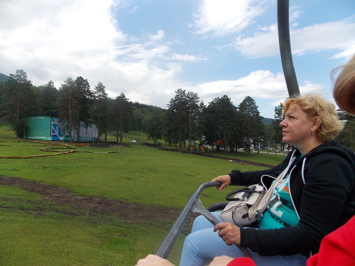 Начало подъема. Где-то там вершина.