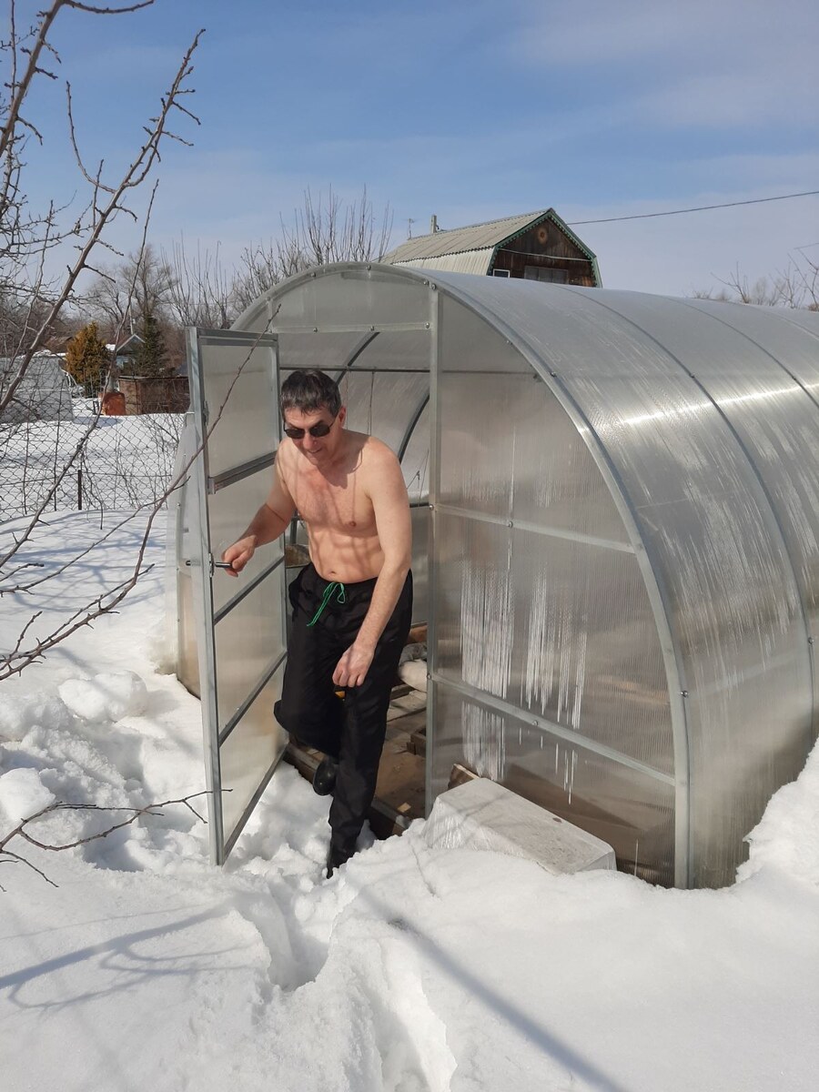 А за дверью - сугробы