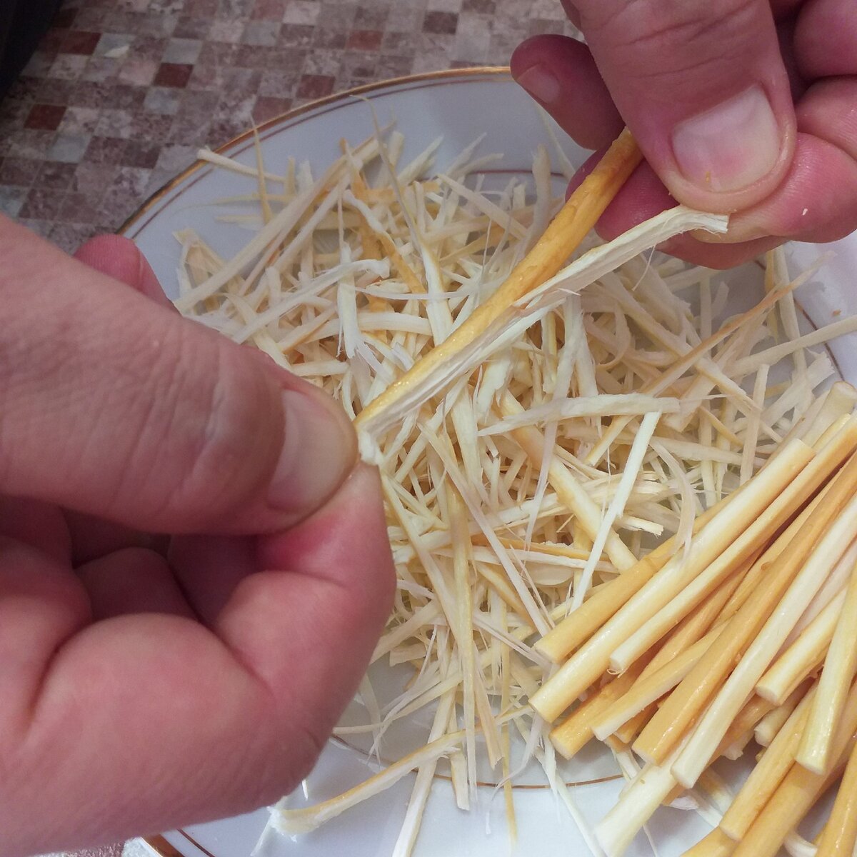 Один из процессов приготовления салата