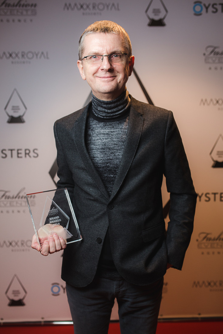 Всех измажу жижей. А скажу, что мед.