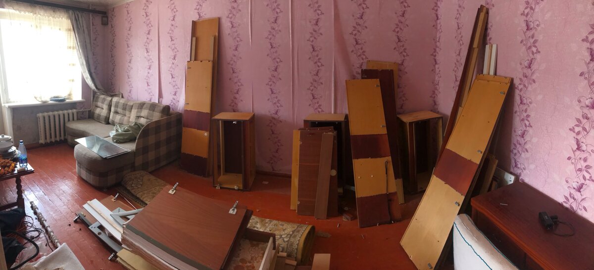 После покупки сразу разобрали и вывезли весь хлам 