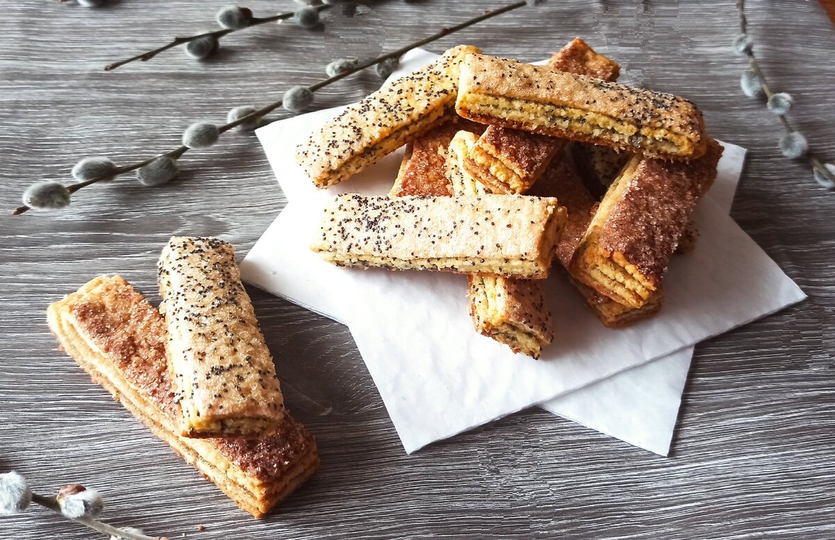 Песочно-слоёное печенье с маком и корицей