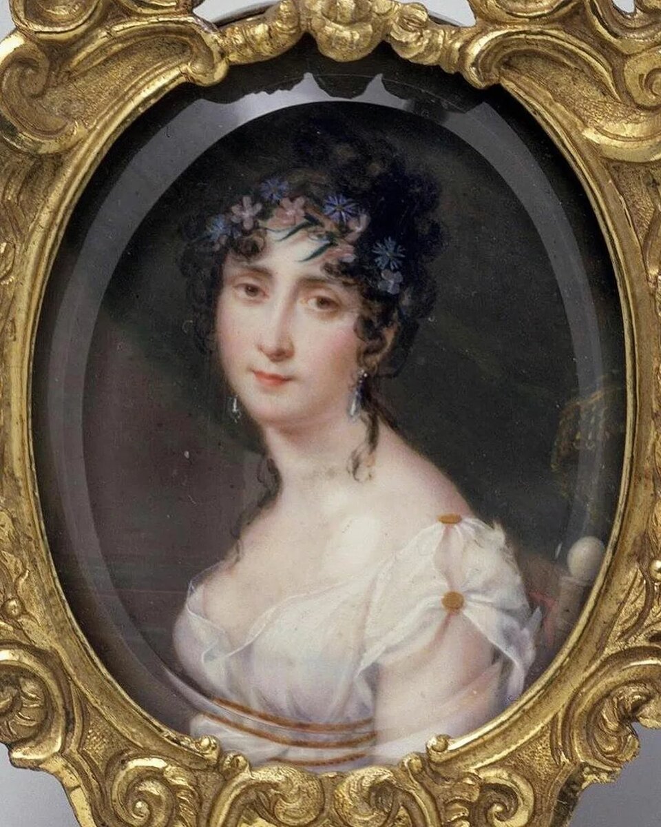 Портрет Жозефины де Богарне, первой жены Наполеона, в венке из фиалок. 