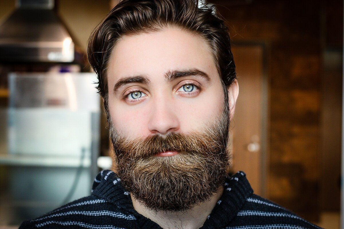 https://cdn.pixabay.com/photo/2016/11/21/12/42/beard-1845166_960_720.jpg