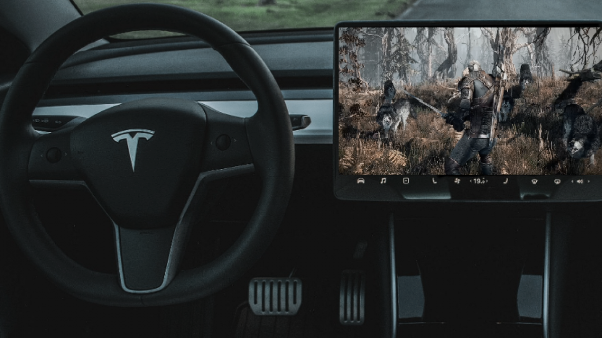 Экран в автомобиле Tesla 