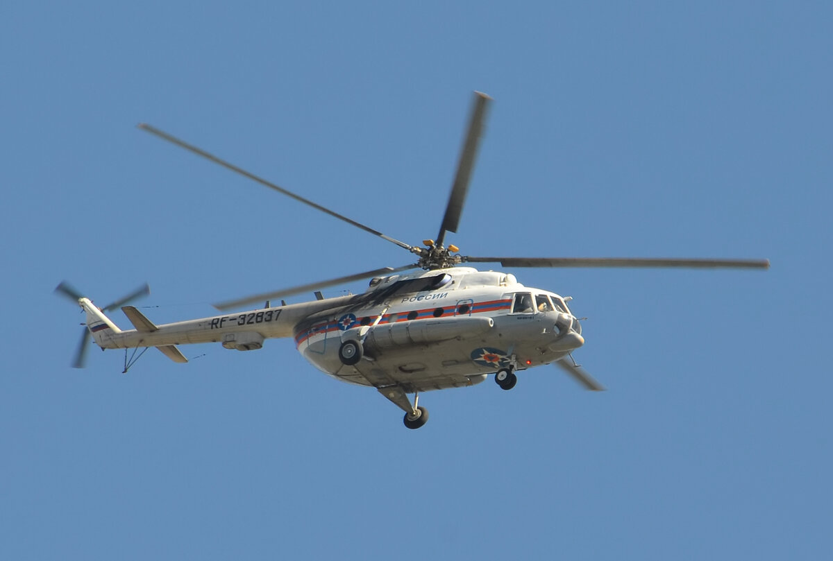 Ми-8 ведомства МЧС.