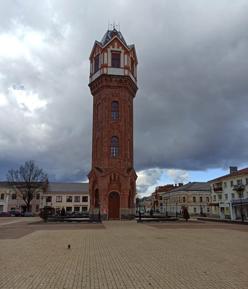Водонапорная башня в Старой Руссе.