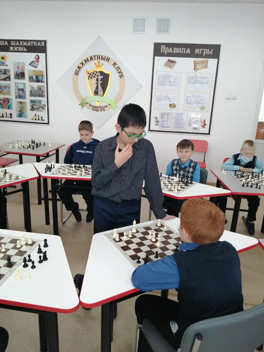Ученик 6Б класса Карапетян Александр провёл сеансы одновременной игры