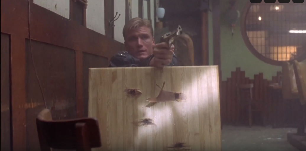 кадр из боевика "Разборки в маленьком Токио"