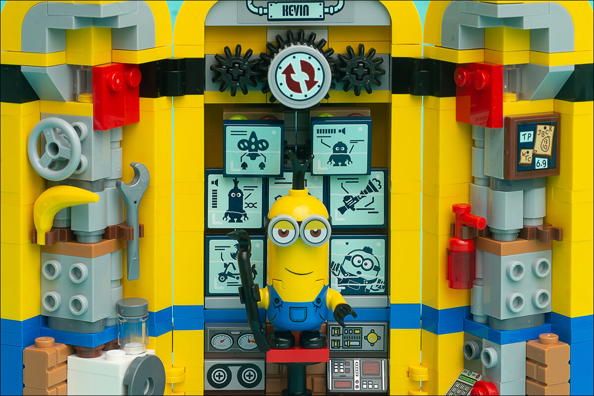 Как устроены миньоны? Фотообзор набора LEGO Minions 75551 Фигурки миньонов  и их дом | VerSen | Дзен