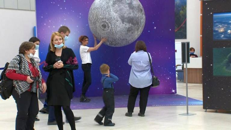 Специальные эффектные фотозоны с тантамаресками позволят гостям выставки создать оригинальные «фотошедевры» для аватарок. 
 

