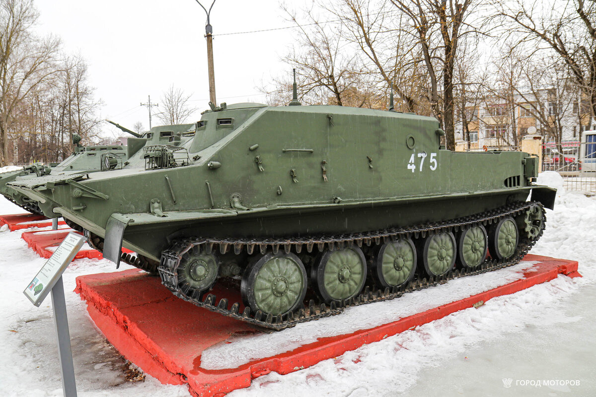 Встретил очень редкий штабной бронетранспортер БТР-50 ПУМ. Рассказываю подробно