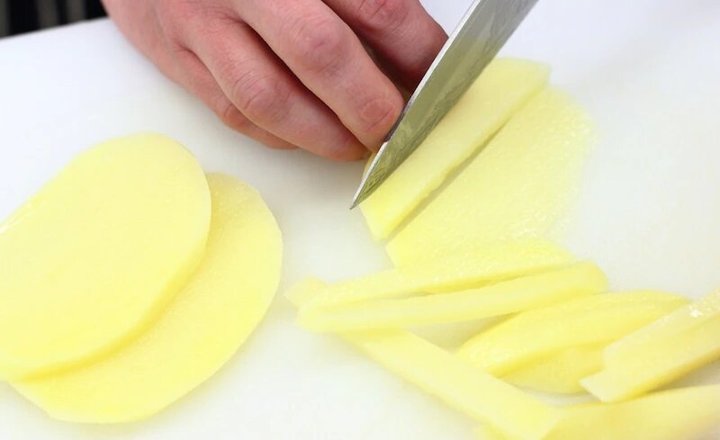 Картофель фри с соусом из гуакамоле шаг 1