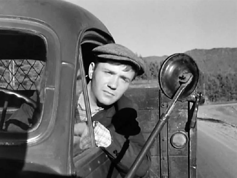 Коммунисты не презирают мещан и обывателей, коммунистам их просто жаль.