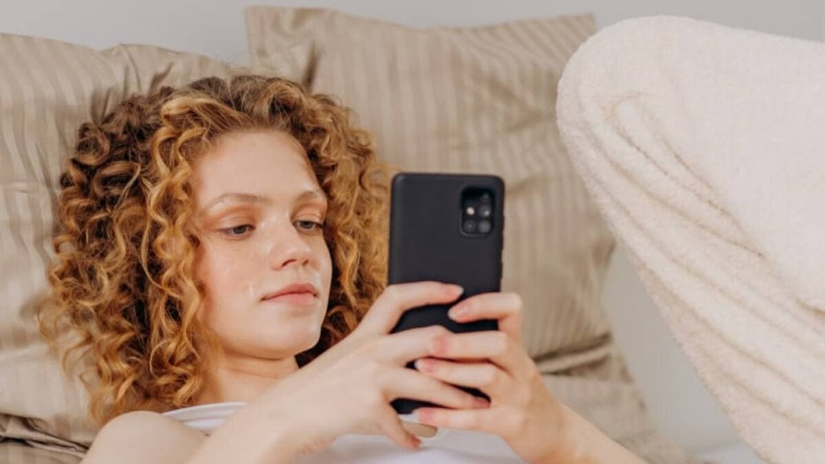 Создатель фото -Mikhail-Nilov pexels.