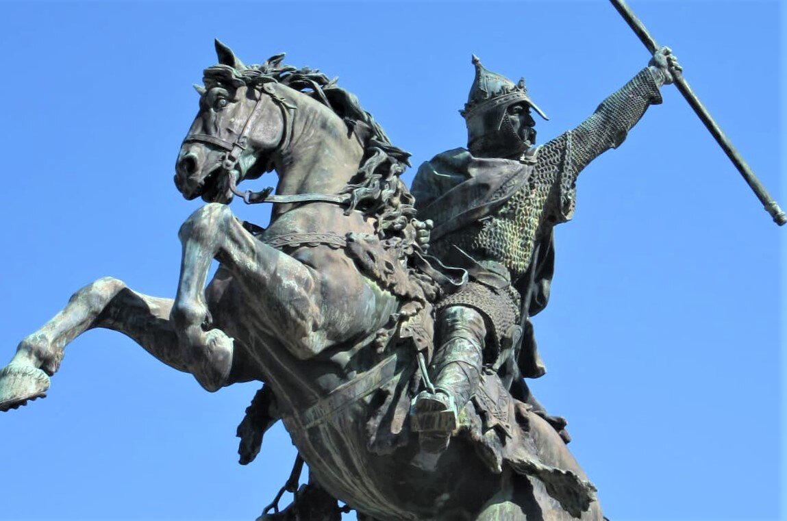 Памятник Вильгельму Завоевателю в Фалезе