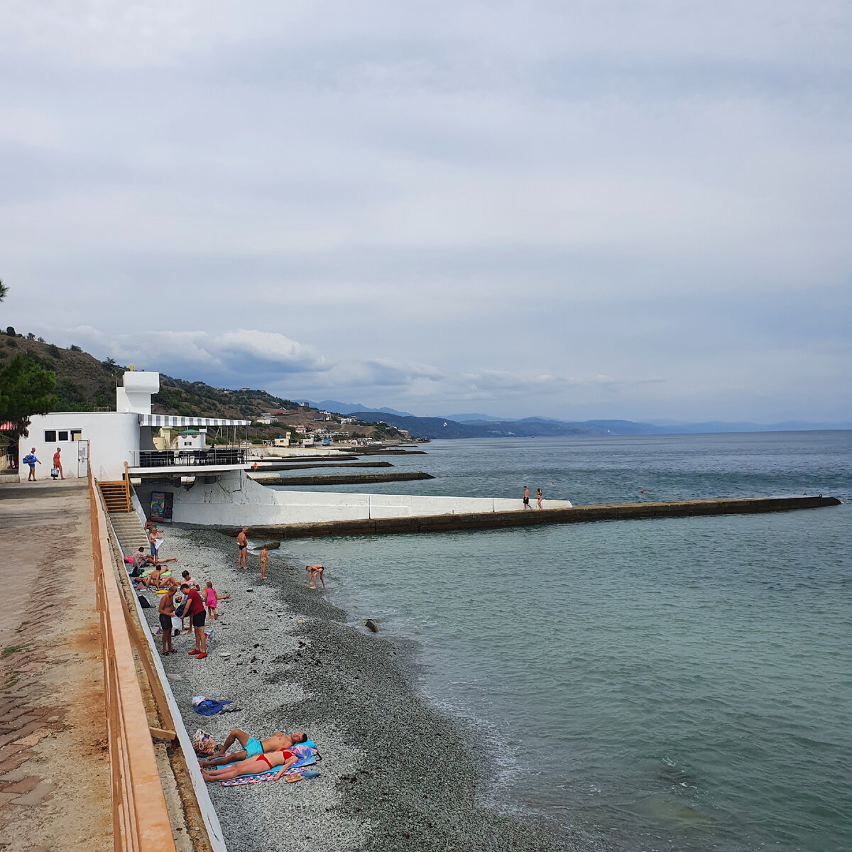 Алушта Крым. Восточная набережная и пляжи, скрытые от людских глаз.  Советское наследие | Крымская путешественница | Дзен