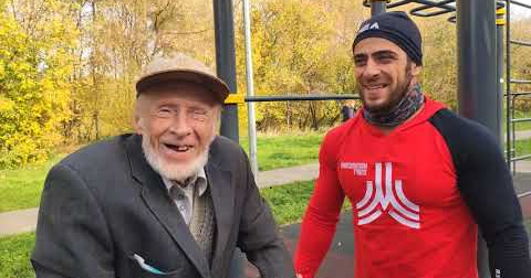 Дед Анатолий на фото с Аарон Вирабян