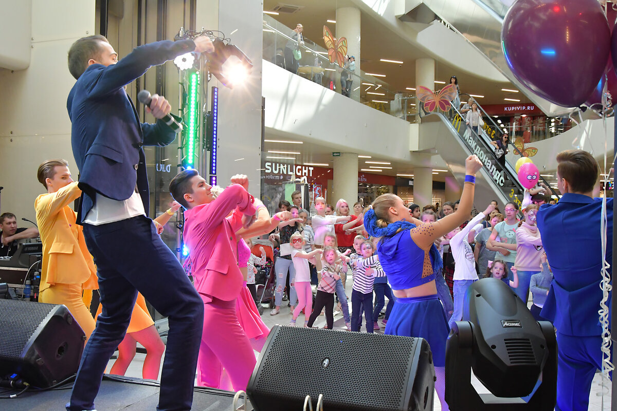 танцуем с детьми ярко