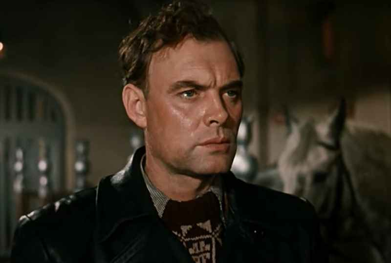 Кадр из фильма "Укротительница тигров". Павел Кадочников в роли Фёдора Ермолаева