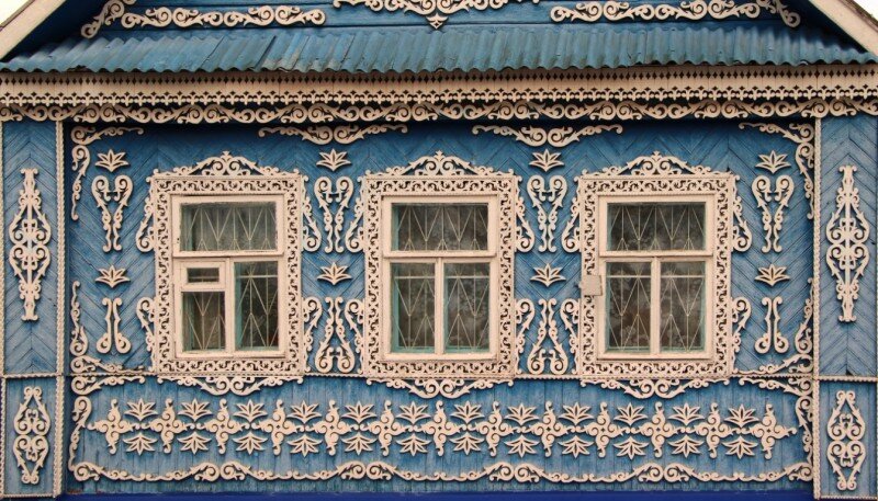 Фасад деревянного дома в Торжке. Фото Светланы Рысенковой. 25.03.2021 г.