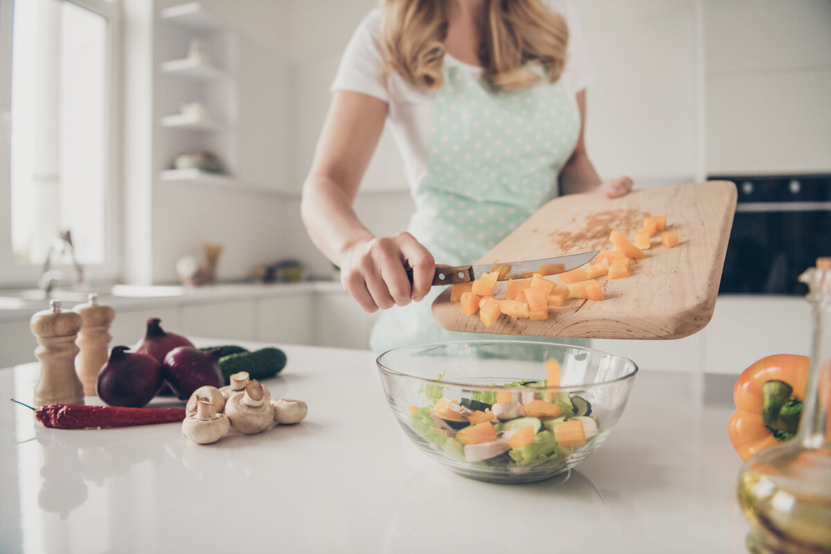 Правильный салат🥗 - это прекрасный вариант ужина. Но далеко не все салаты подходят для диетического питания. Мы собрали для вас 7 вкуснейших диетических салатов.