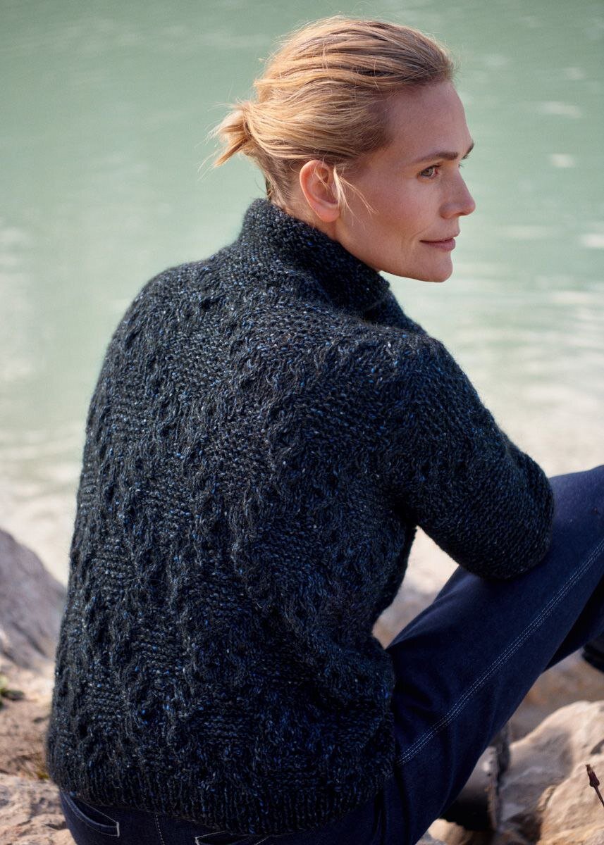 Простой силуэт и араны, чтобы вязать было легко, а носить с удовольствием