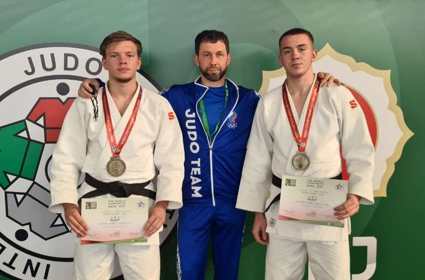 Братья и тренер