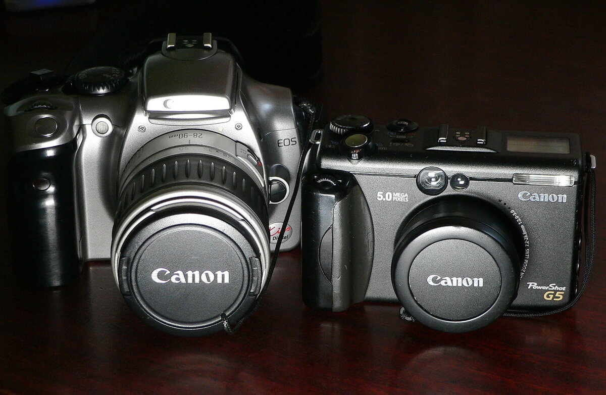 Canon EOS Kiss Digital (слева) и Canon PowerShot G5 из моей коллекции