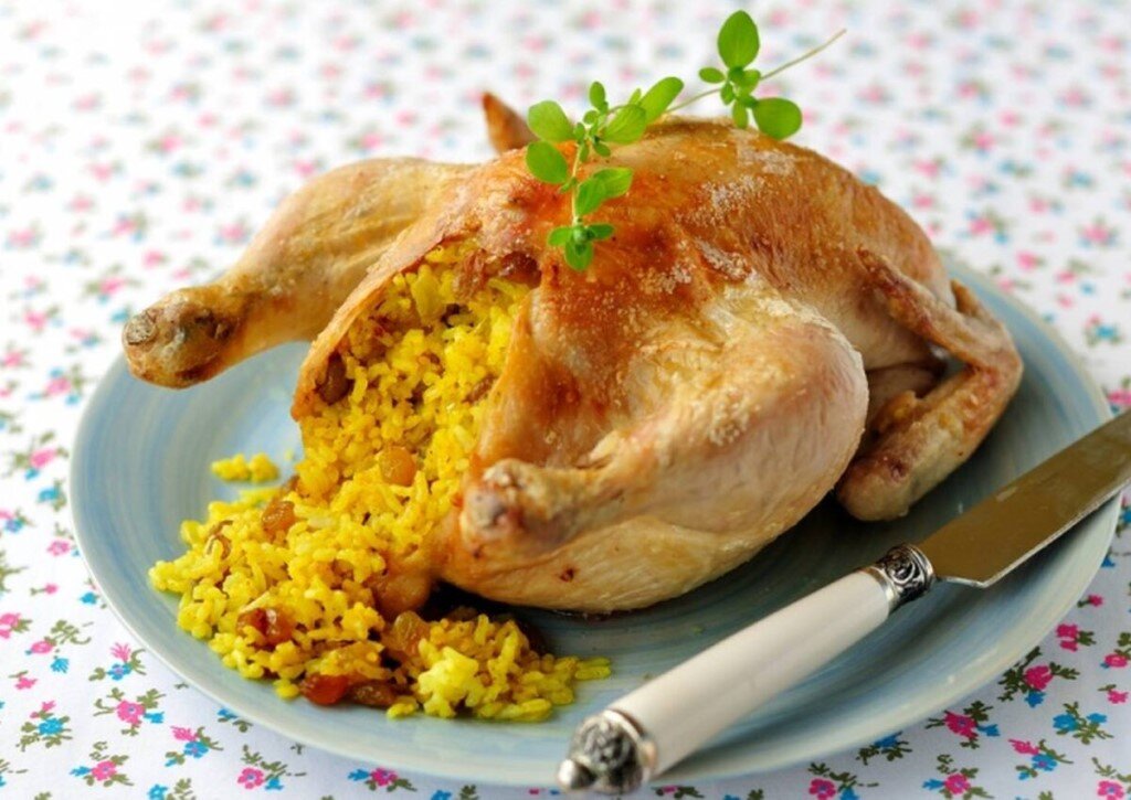 Запеченная курочка фаршированная рисом.
