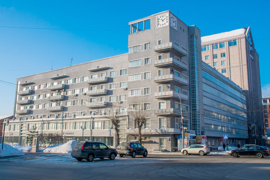 Дом с часами