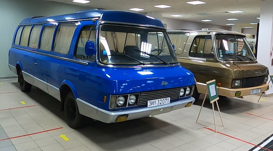Микроавтобусы ЗиЛ с коробкой автомат и V8 под капотом.