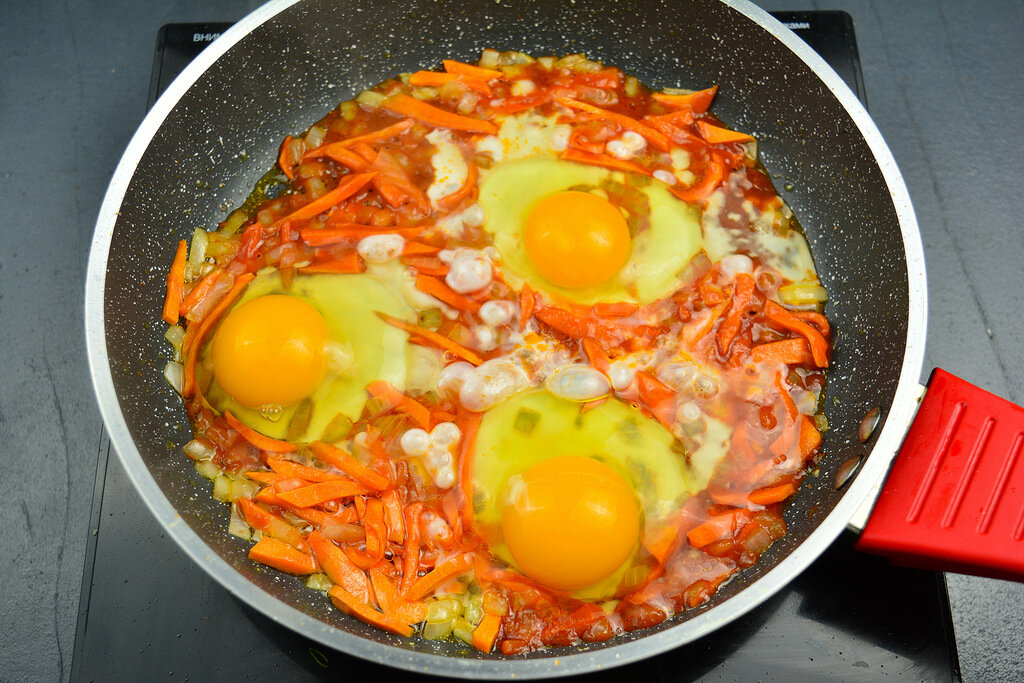 Если дома есть морковь, то этот рецепт завтрака вас точно порадует. Сытно и готовится быстро