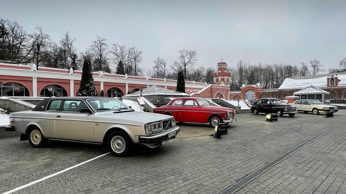 Автомобили Volvo в Москве. Декабрь 2021 года. Фотография сайта 5колесо.