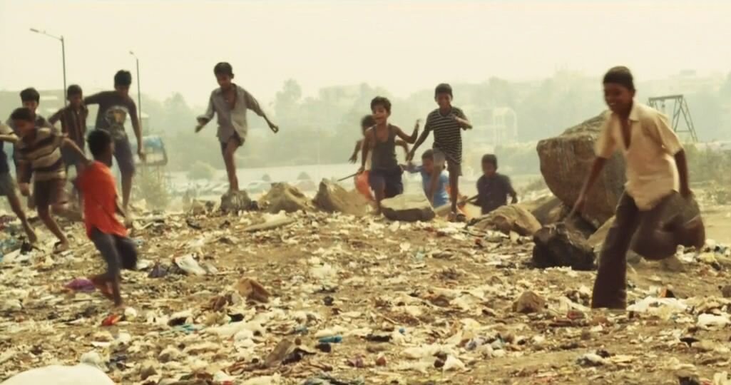 Кадр из фильма «Миллионер из трущоб»