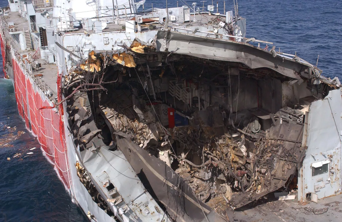 пробоина на корабле.