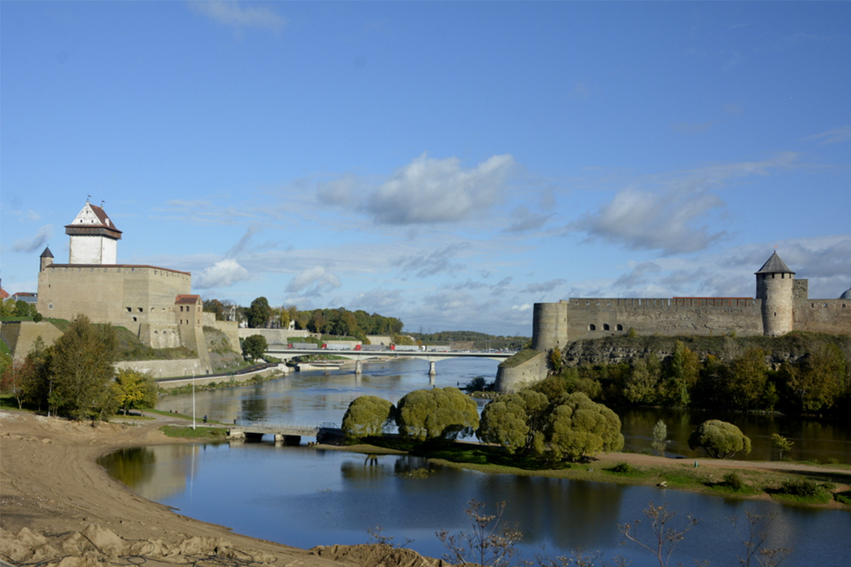 Нарва ленинградская область. Ивангородская крепость достопримечательности. Нарва ленинградская область. Ивангородская крепость ленинградская область. Нарва и ивангород.