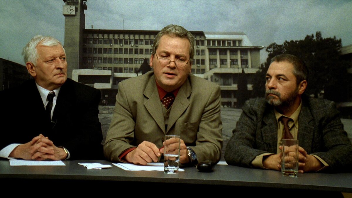 Кадр из фильма "12:08 к востоку от Бухареста", 2006 г.