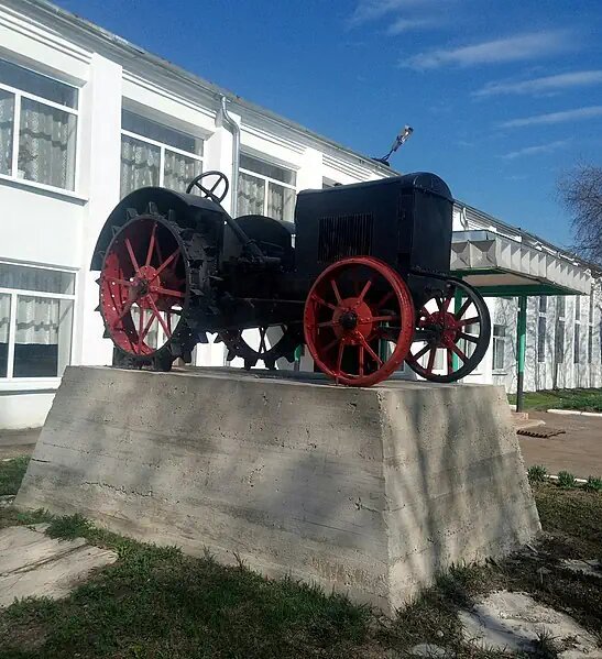 
Первый советский колёсный трактор СТЗ-1