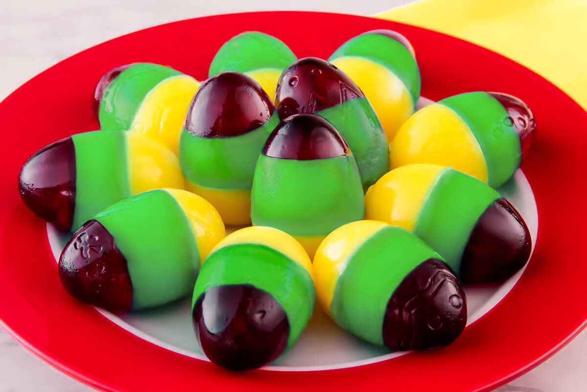 Желейные пасхальные яйца - оригинальный десерт для детей и взрослых! Фото: thespruceeats.com