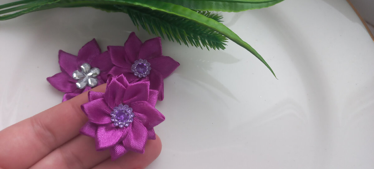Красивые цветочки из лент – Уроки Рукоделия