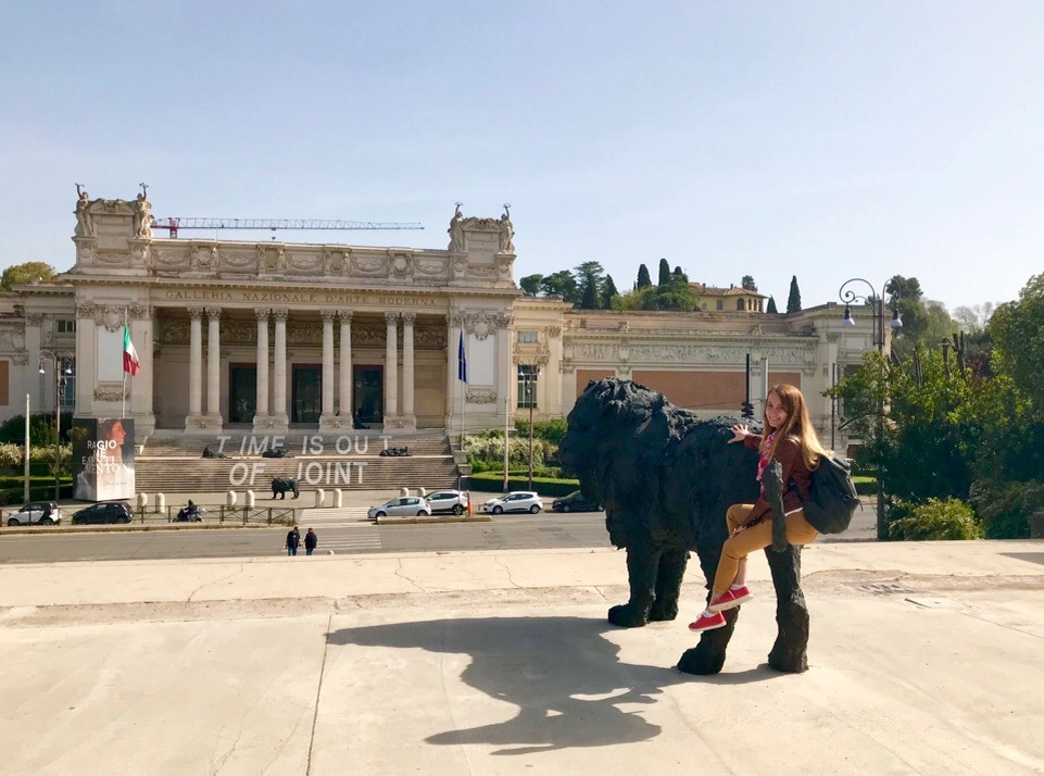 Мой верный-спутник в поездках - самый удобный рюкзак в мире)))