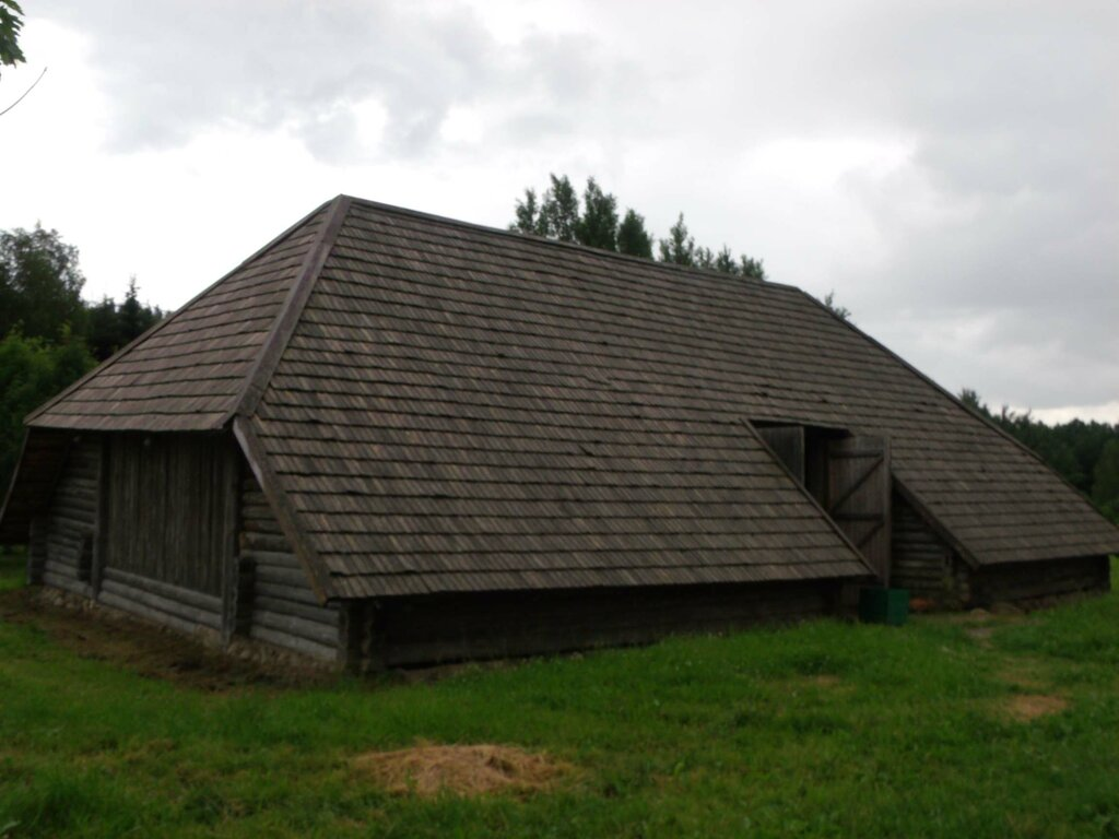 Примерно так выглядело гумно. Где-то на просторах Беларуси.