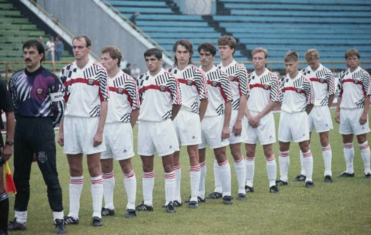 Сборная России в форме сборной СССР перед матчем с Мексикой.