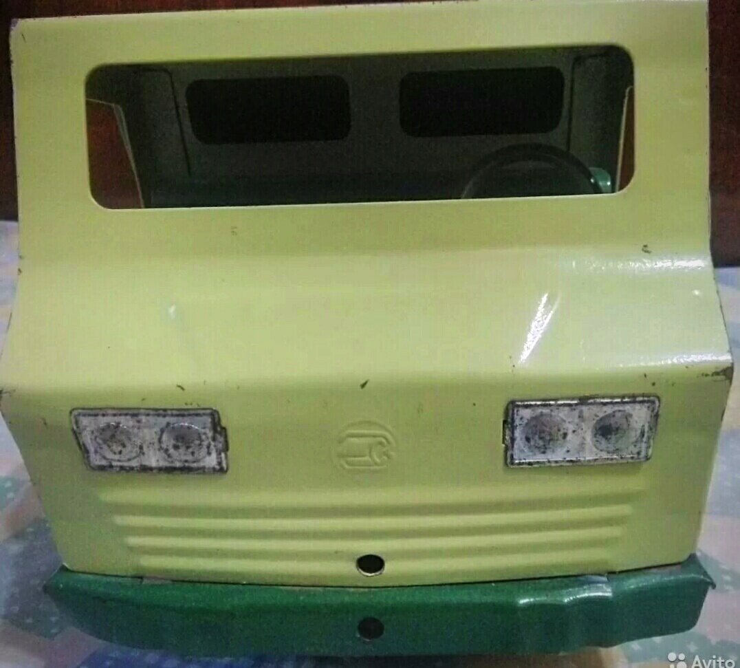 Фары вставляются (не рисунок). 