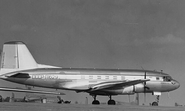 Самолет Ил-14, на таком я  впервые и поднялся в небо...