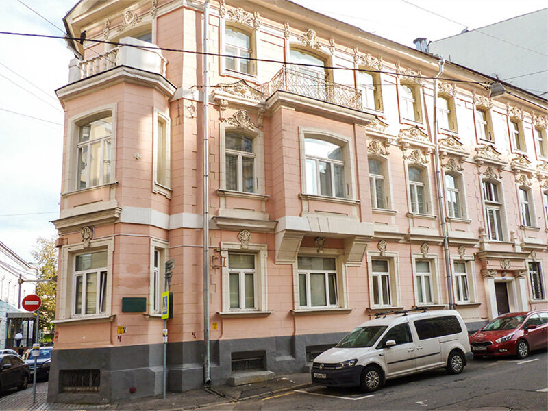  Этот милый особнячок построен в конце 19 века