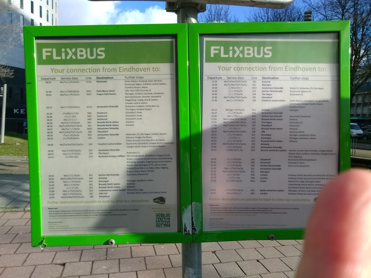 Например, так выглядит остановка Flixbus в Эйндховене - просто расписание на столбе 