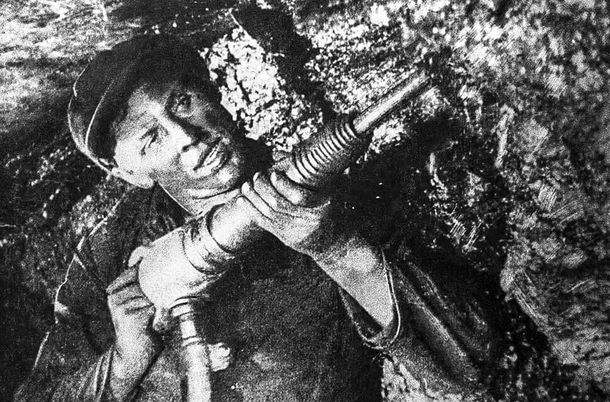 В чем заключалась особенность движения запущенного стахановым