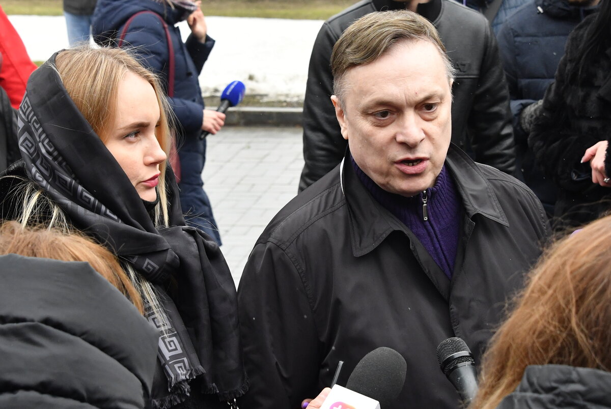 Андрей разин сын могила фото Андрей Разин снова проиграл суд за права на песни Юрия Шатунова А теперь внимани